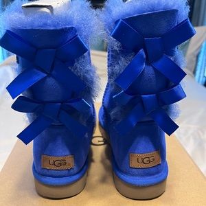 Womens size 9 UGG Bailey Bow II boots.